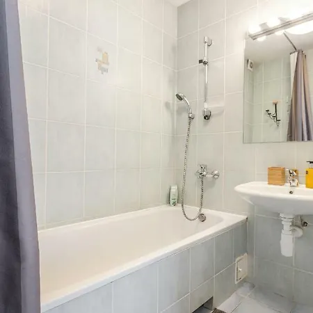 #stayhere - Spacious & Bright 1bdr Shopping District Apartman *
