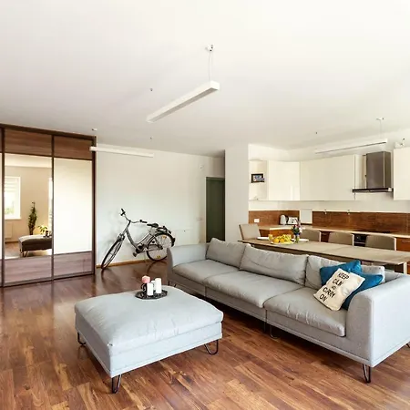 Апартаменти #invilnius - Spacious & Bright 1bdr Shopping District